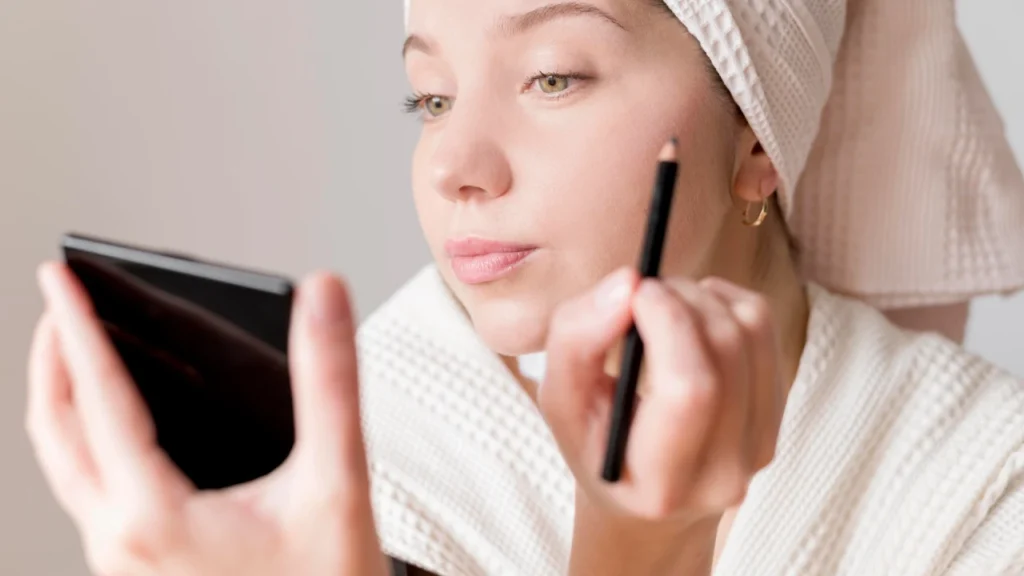 Top 10 Minimal Makeup Trends for a Fresh, Natural Glow